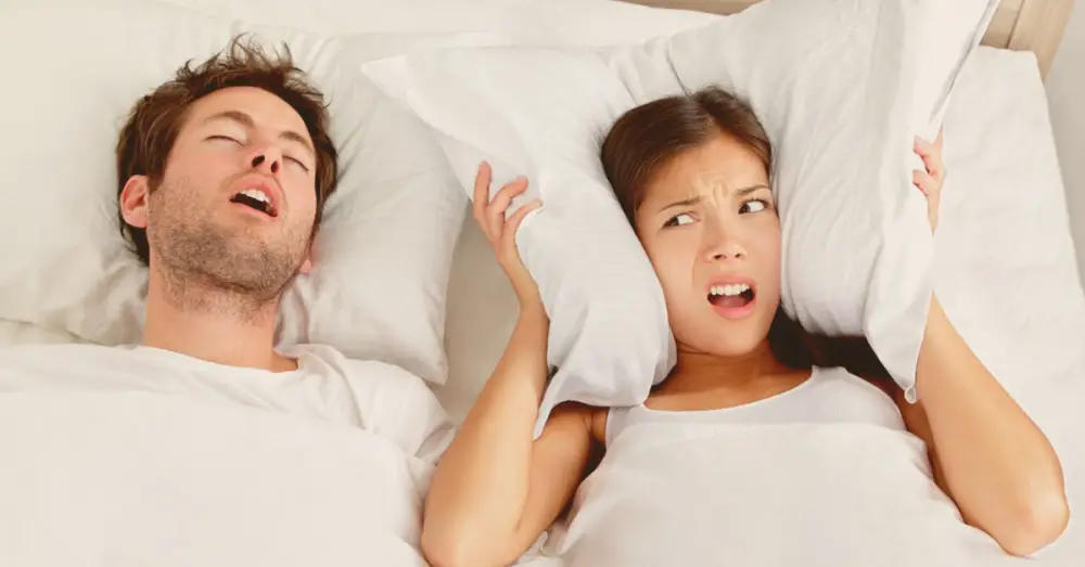 Fone de ouvidos para a Lari conseguir dormir a noite.