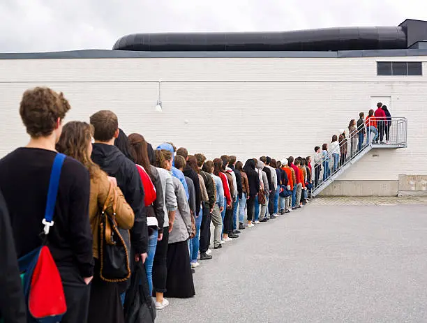 Prioridade na fila do buffet.