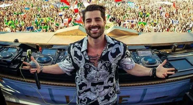 Cota para pedir uma música para o DJ (não garante que ele vá tocar).